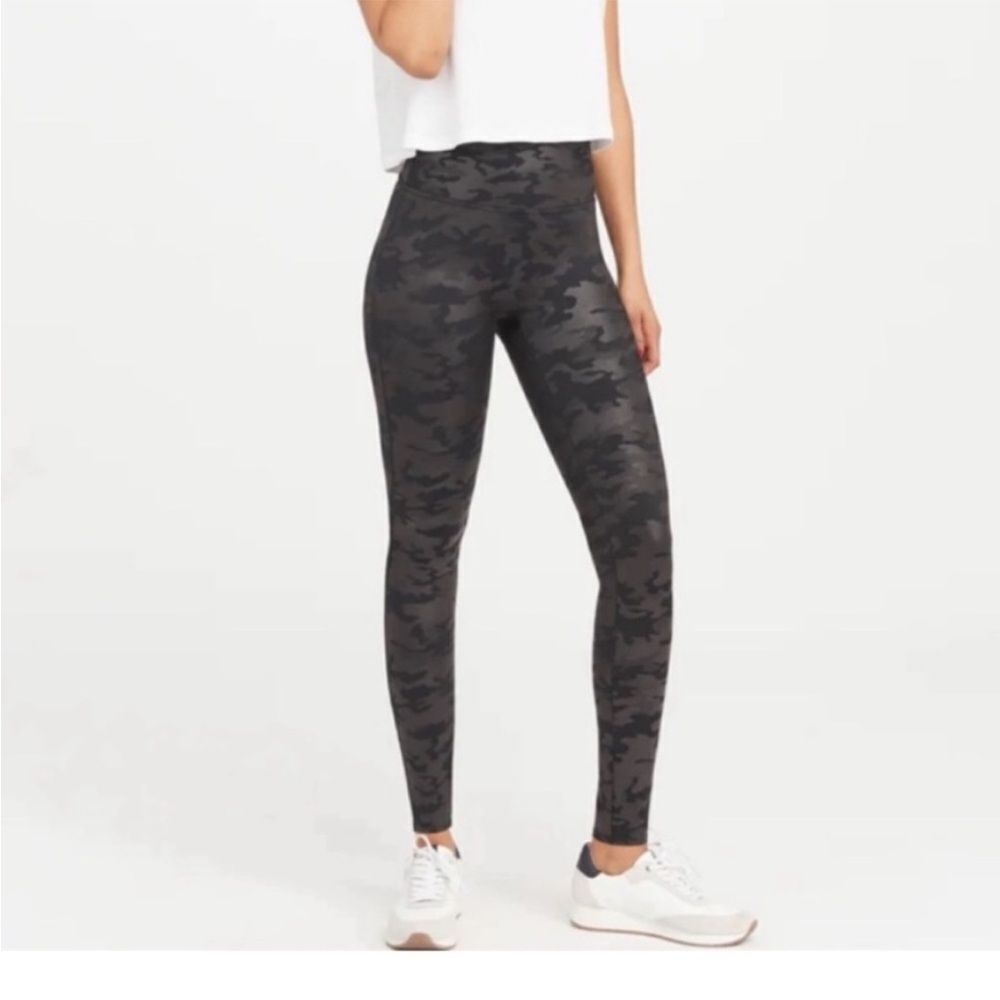 NWT CAMO SPANX LOOK AT ME NOW LEGGINGS MEDIUM